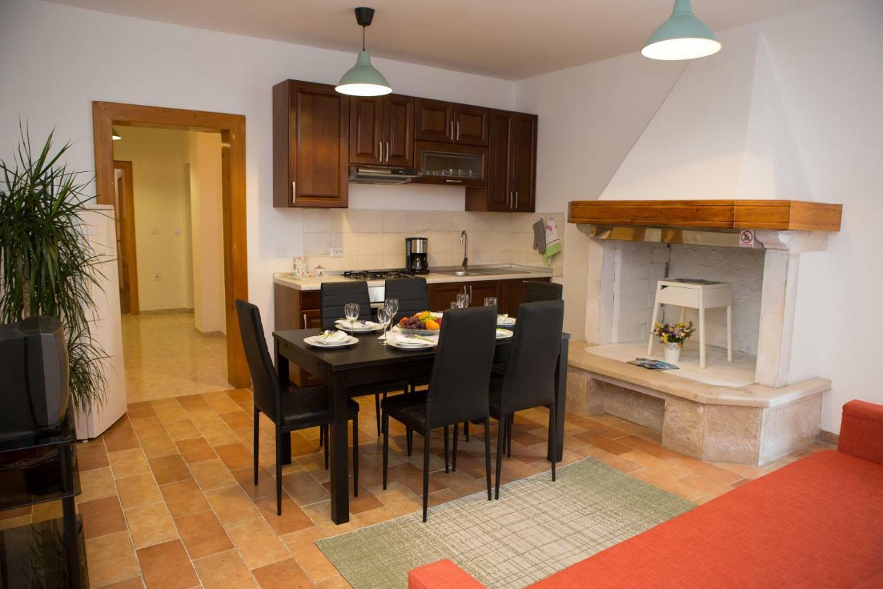 Appartement Apartman Girasol Pula Extérieur photo