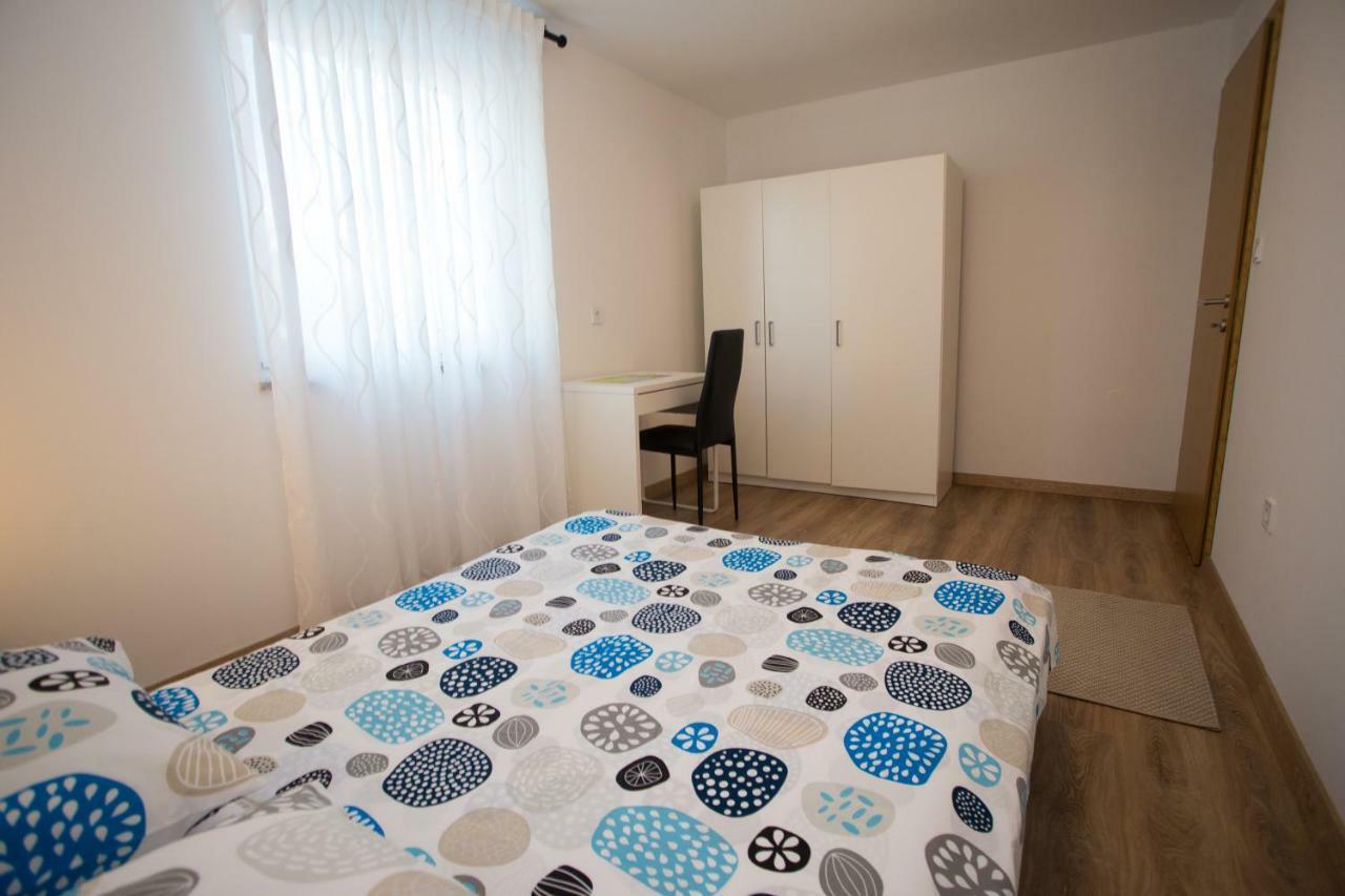 Appartement Apartman Girasol Pula Extérieur photo