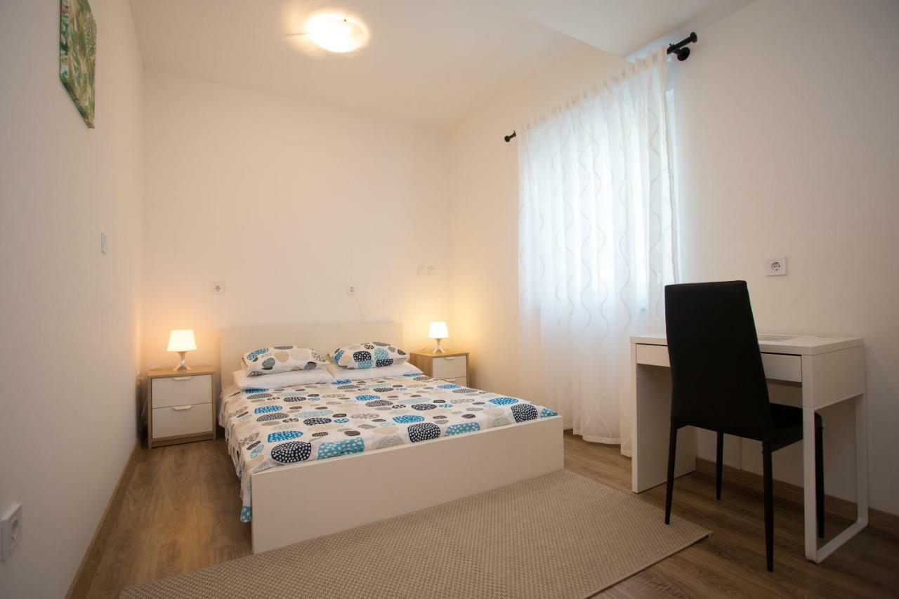 Appartement Apartman Girasol Pula Extérieur photo